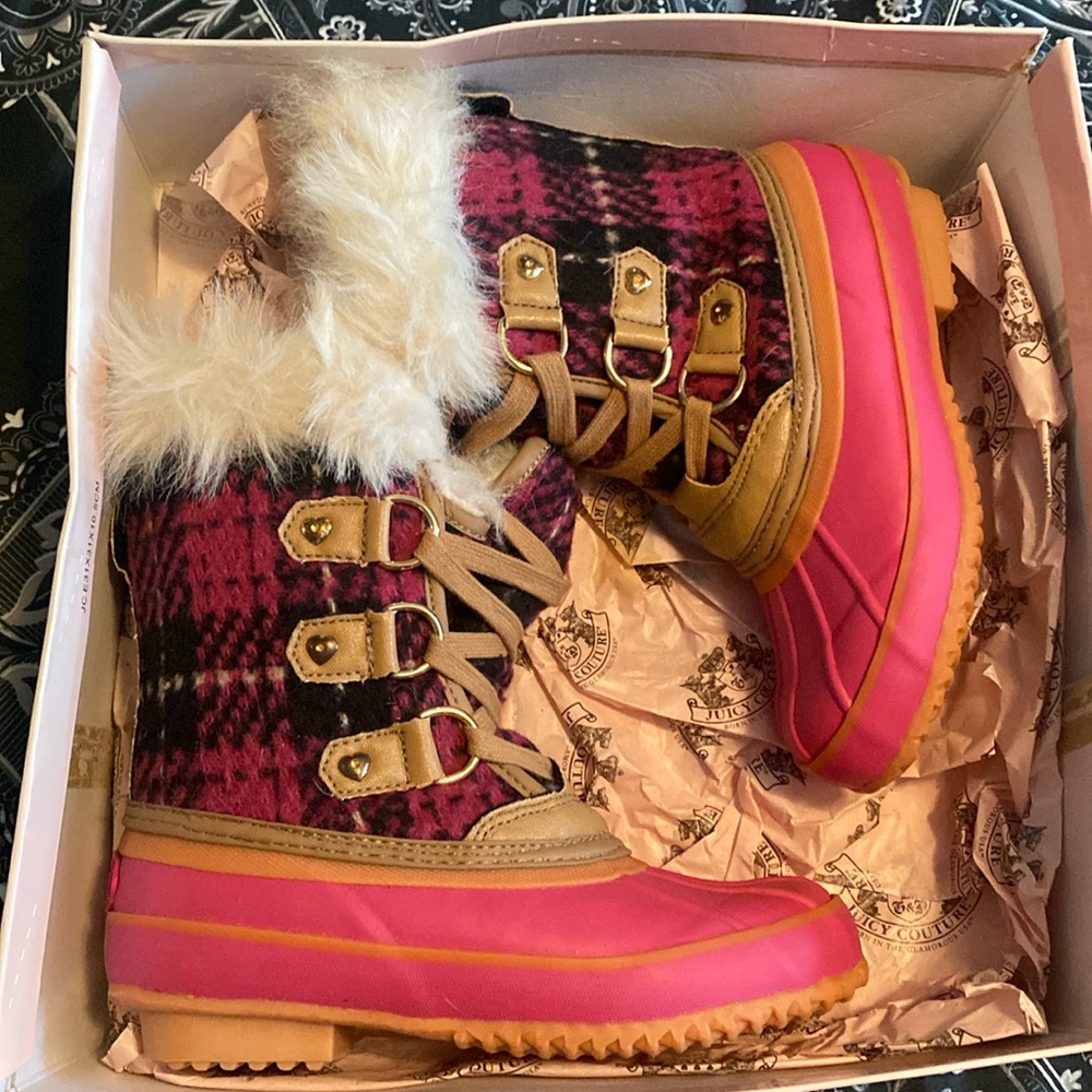 BNIB juicy Couture boots size 2